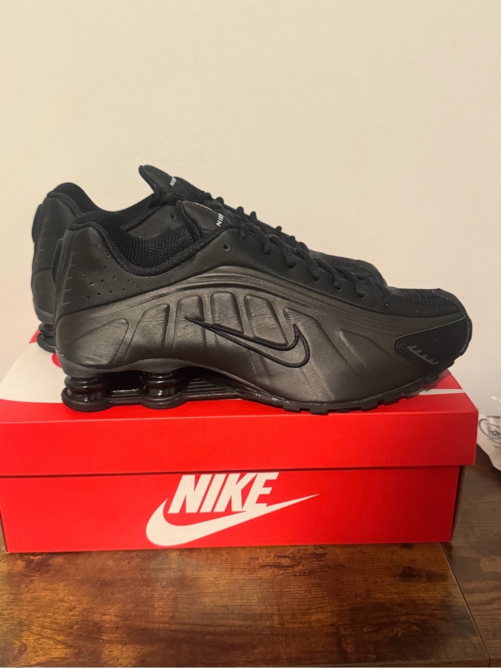 Nike Shox R4 "Triple Black" (Style Code: HQ1988-001) 10.5